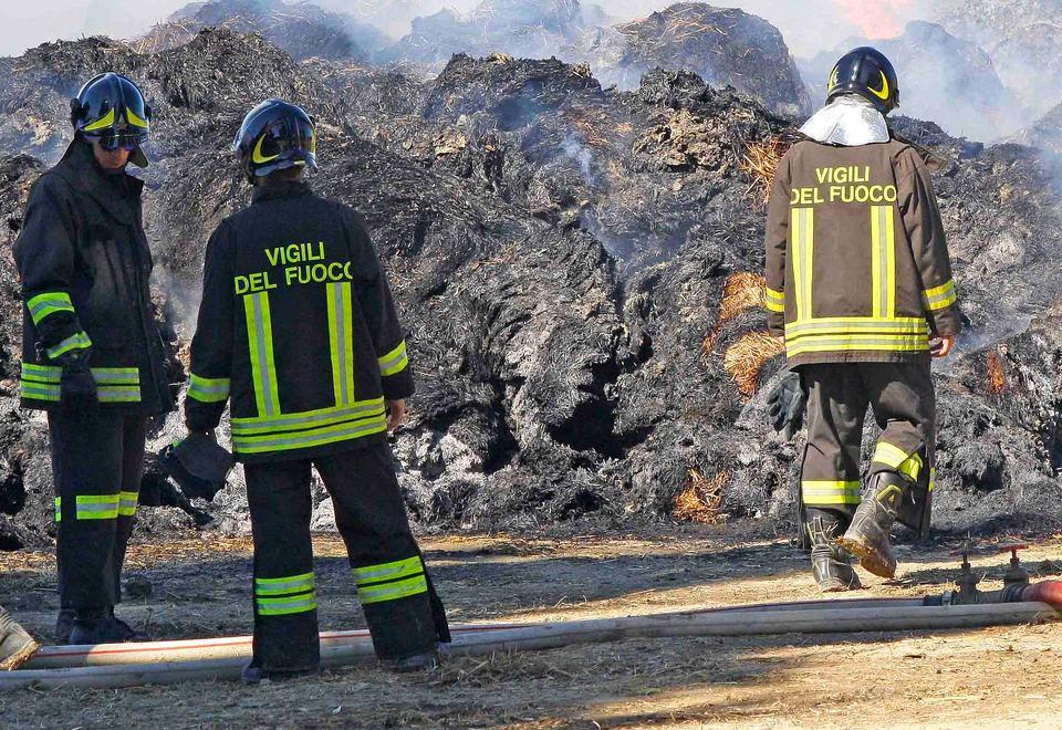 Rotoballe in fiamme, si pensa al dolo 