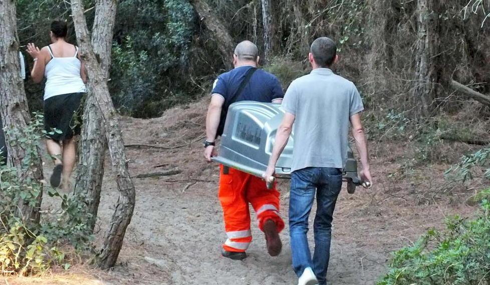 Il recupero della salma del turista pisano (foto Paolo Barletanni)