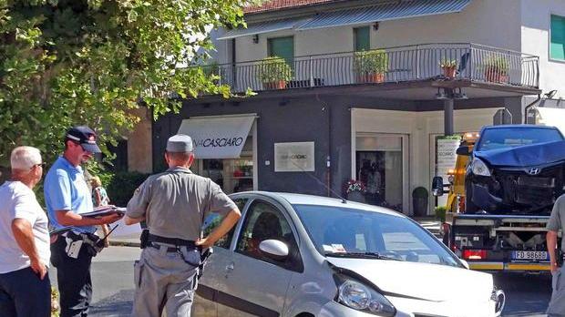 Scontro all’incrocio, in tre all’ospedale