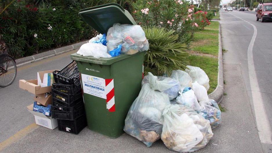 Hotel e bagni nel mirino per la raccolta dei rifiuti