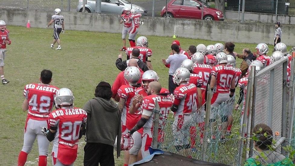 Football americano, i Red Jacket al lavoro