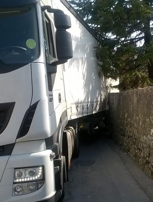 Via Melara tra camion e polveri 