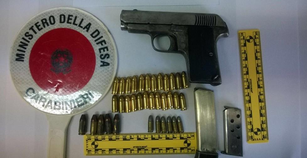 Allevatore nei guai scoperta in azienda un’arma modificata 