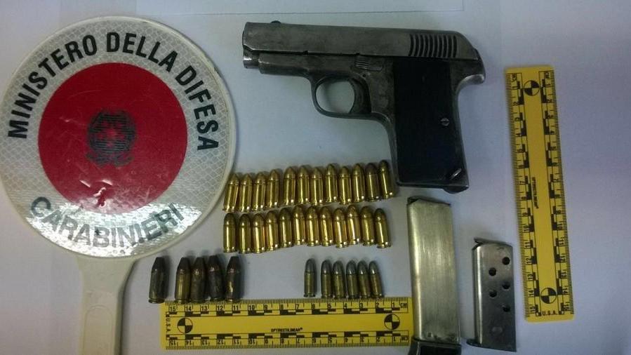 Allevatore nei guai scoperta in azienda un’arma modificata