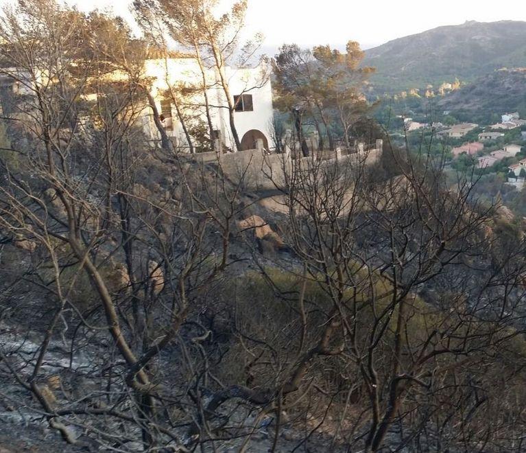 Maxi rogo vicino a Pula a causa di un barbecue. Evacuate 400 persone 