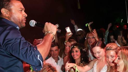 L'esibizione di Shaggy alla festa di Gruosi