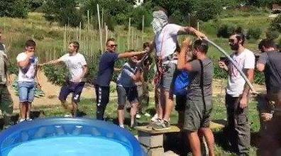 Lo scherzo allo sposo spopola su Internet 