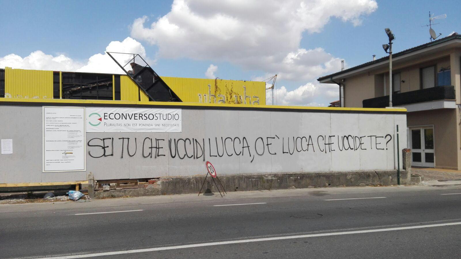 La scritta all'ex Uba Uba