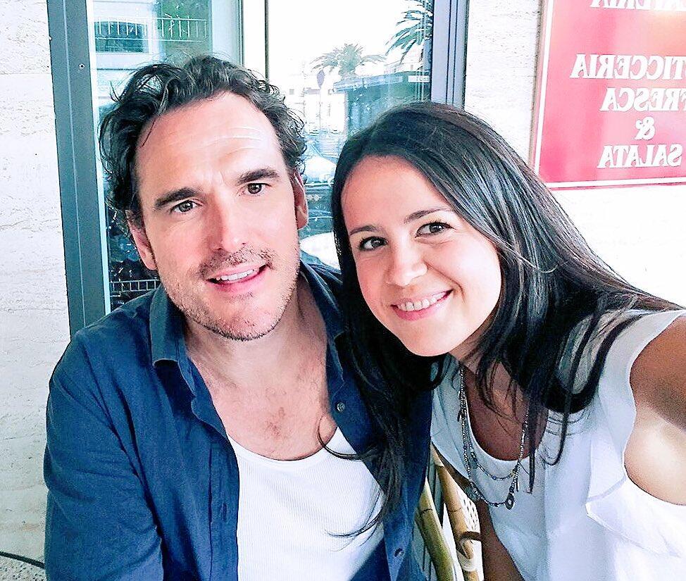 Matt Dillon con Ina Dhimgjini, assessora al sociale, prima di imbarcarsi