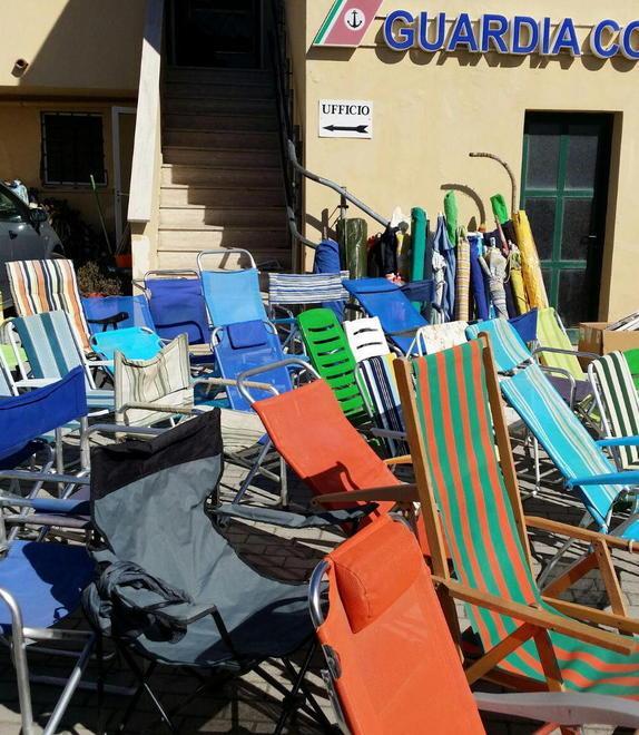 Sequestri e polemiche «No alle occupazioni delle spiagge libere»
