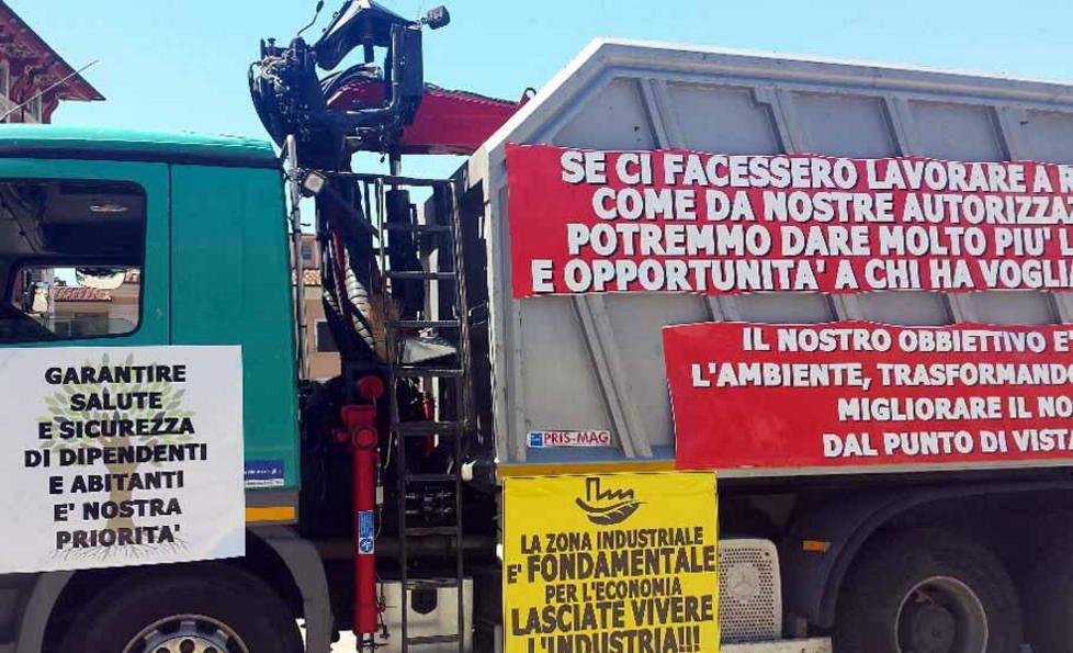 Sit in dei dipendenti Costa oggi davanti all’impianto 