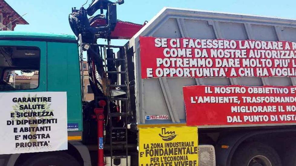 Sit in dei dipendenti Costa oggi davanti all’impianto
