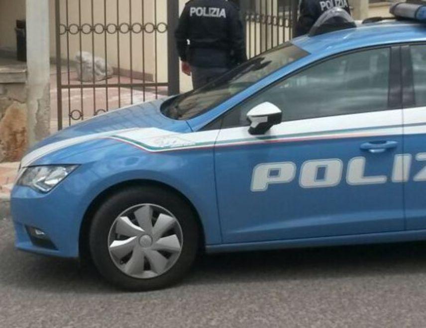 Spara due rivoltellate al rivale ferito di striscio un ragazzino