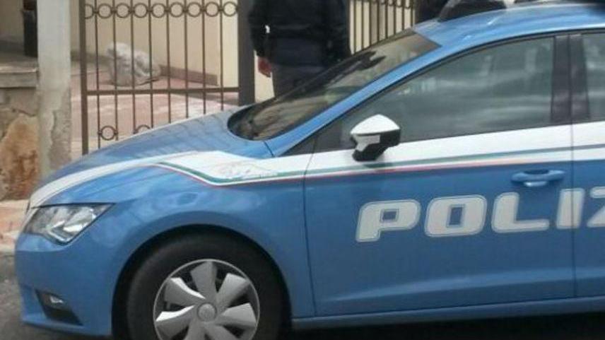 Spara due rivoltellate al rivale ferito di striscio un ragazzino
