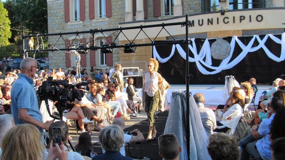 La moda ha sfilato in piazza Tasso