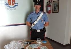 Dodici ovuli di hashish, arrestato 30enne