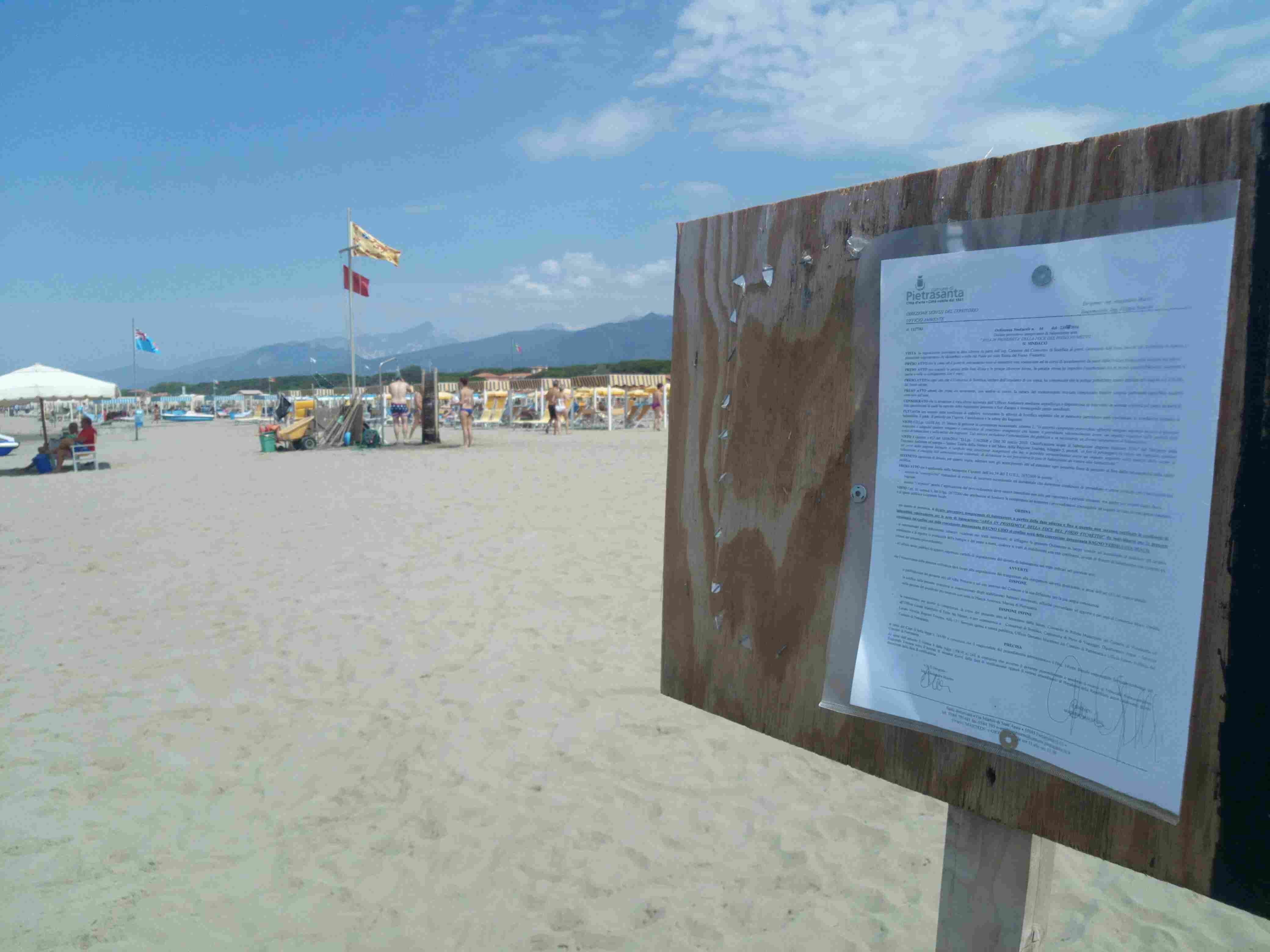Balneazione, nuovi divieti. Bollino rosso a Montignoso 