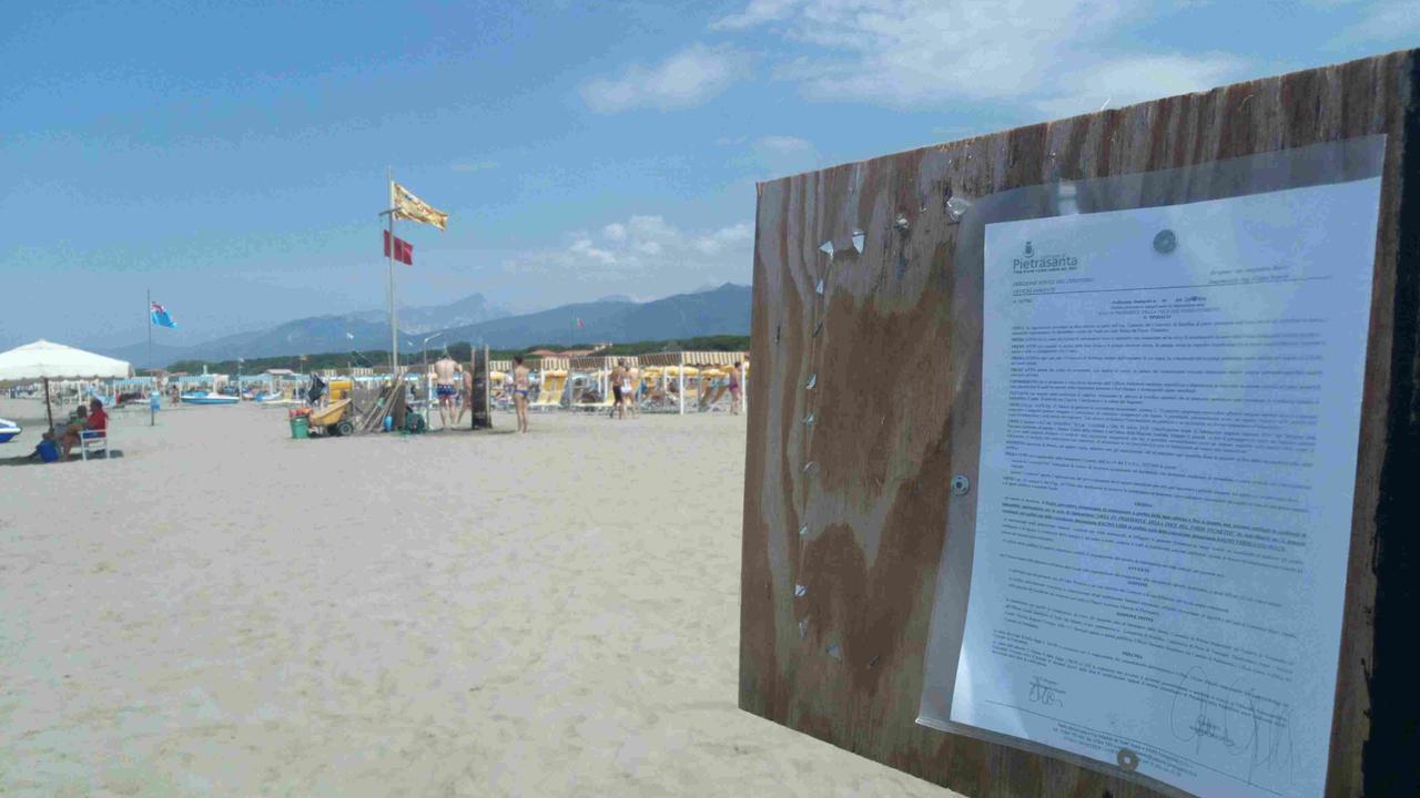 Balneazione, nuovi divieti. Bollino rosso a Montignoso