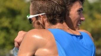 Stefano Oppo abbracciato da Pietro Ruta dopo la vittoriosa semifinale