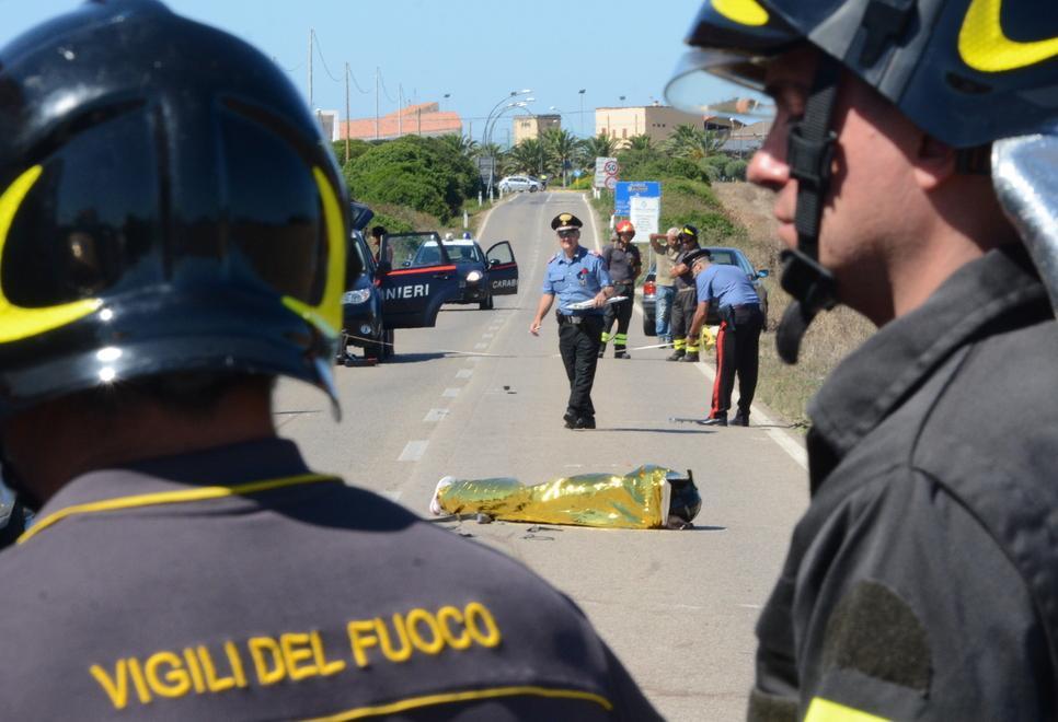Motociclista travolto e ucciso a Stintino, è caccia all’auto che non si è fermata