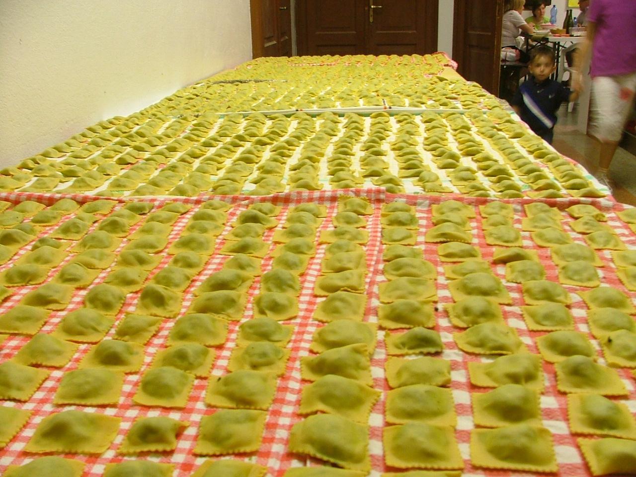 Domenica a Cola la classica tortellata sul sagrato 