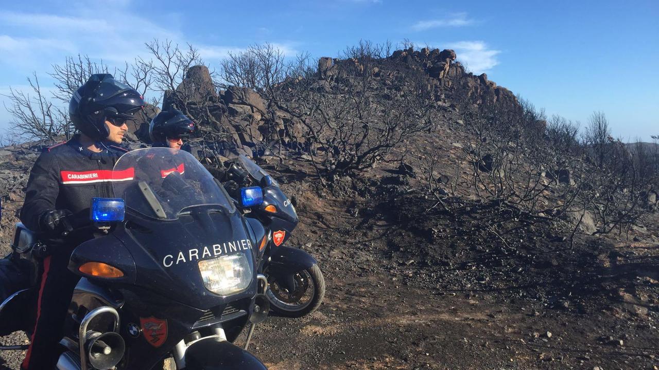 Incendi, ancora fiamme a Santa Margherita di Pula: evacuate alcune case