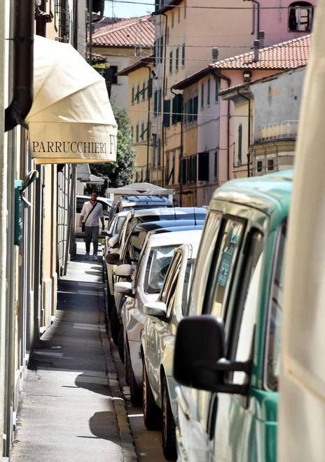 Per via Chiarugi la soluzione c’è Addio ai parcheggi 
