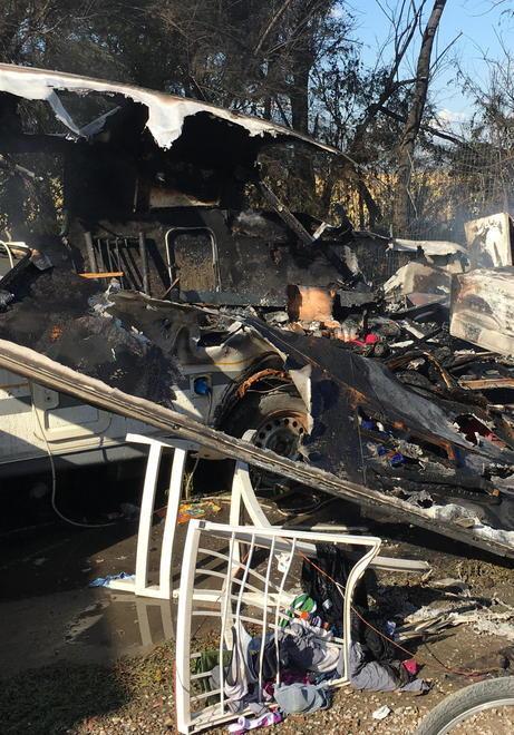 Un rom ubriaco appicca il fuoco al campo nomadi 