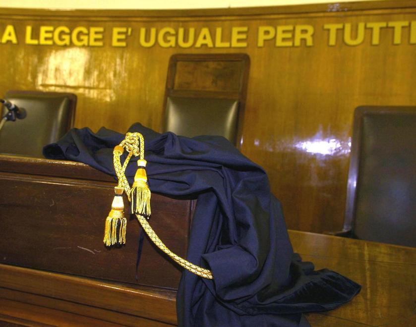 Sesso con minorenni due adulti sotto processo 