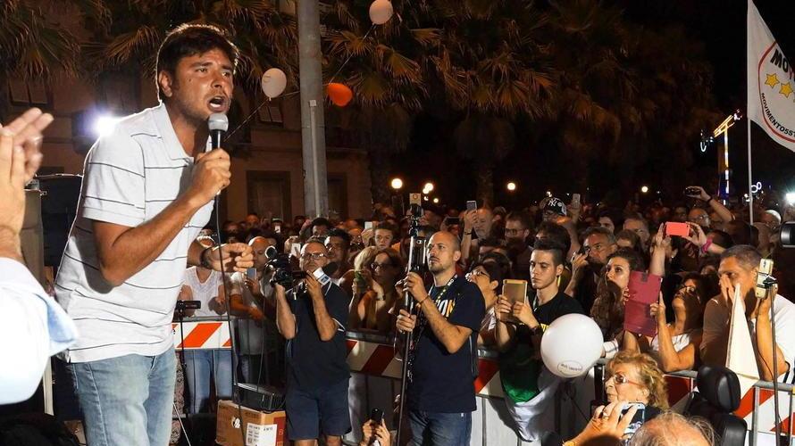C’è Di Battista, la Passeggiata straripa