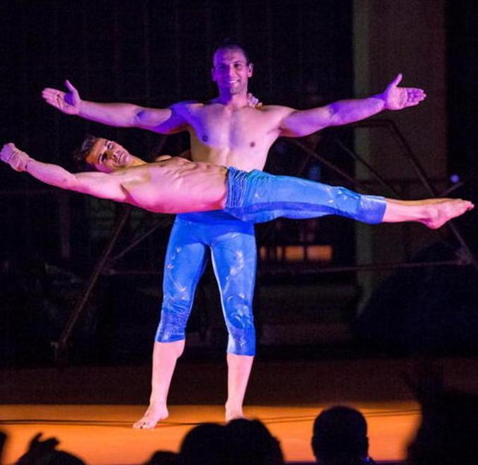 Notte Bianca gli acrobati volanti in “Osa”
