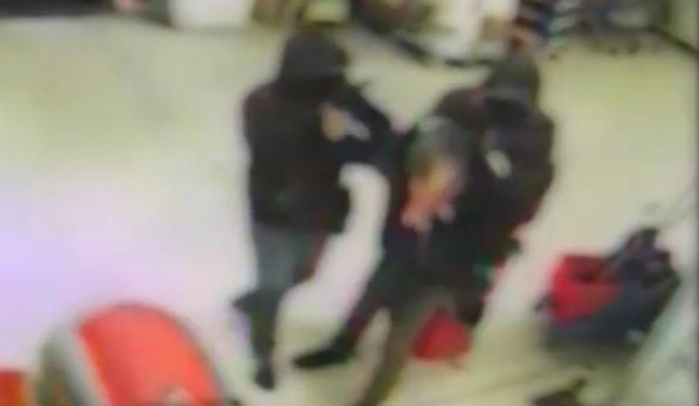 «In un anno dodici rapine» Presi i banditi dei market 