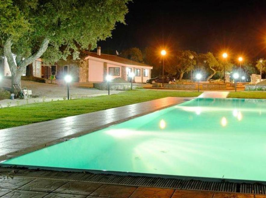 Scuola estiva in piscina per trenta bambini 