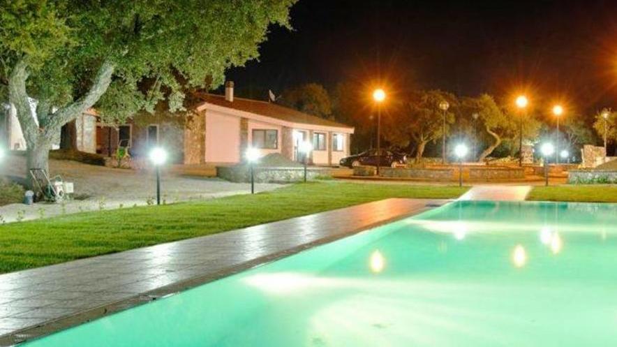 Scuola estiva in piscina per trenta bambini
