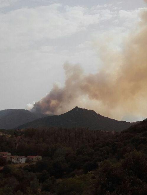 Fuochi anche nel resto dell’isola 