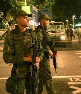 Spari sulla pattuglia di soldati, un militare morto e due feriti