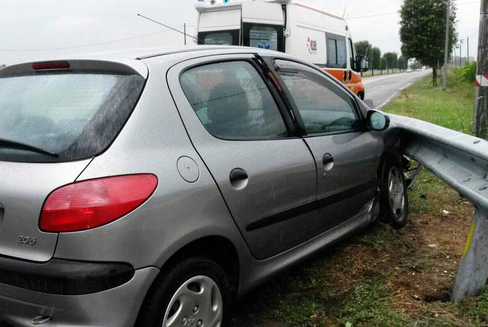 Scontro tra auto Ferite tre persone 