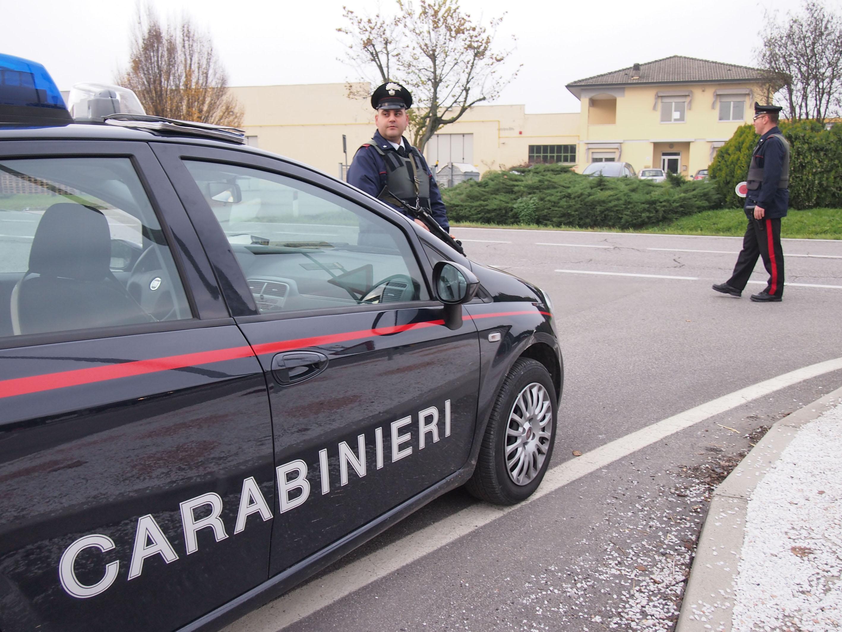 Reagisce al rapinatore e salva l'orologio 