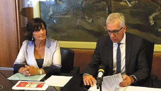 L'assessore Maria Grazia Piras e il governatore Francesco Pigliaru
