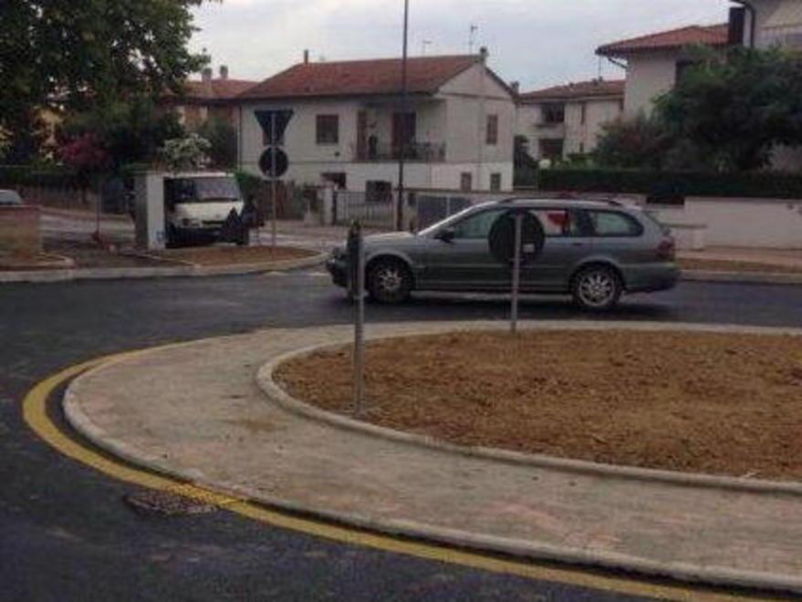 Rotatoria, il cantiere chiuso un giorno prima del previsto