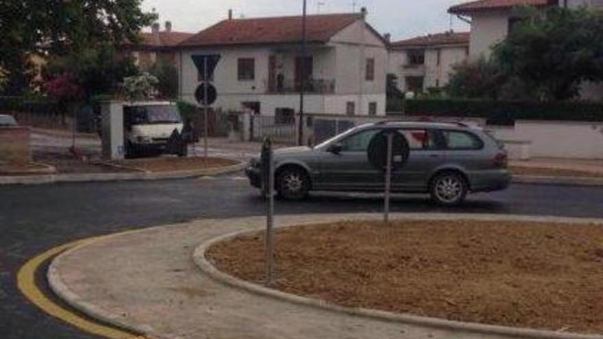 Rotatoria, il cantiere chiuso un giorno prima del previsto