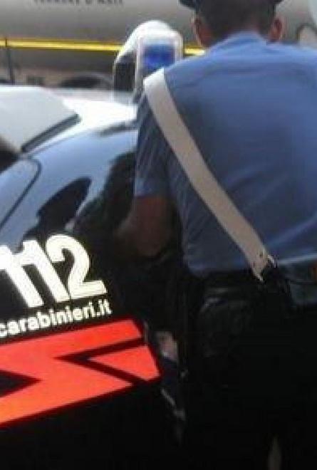 Aggredita e offesa da una transessuale dentro il suo negozio