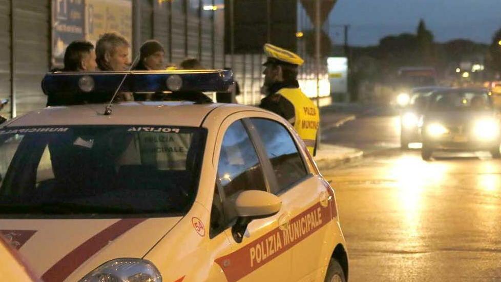 Valanga di sanzioni per schiamazzi e spazi occupati abusivamente