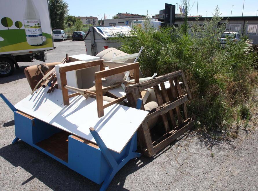 Degrado e sporcizia agli ex Macelli 