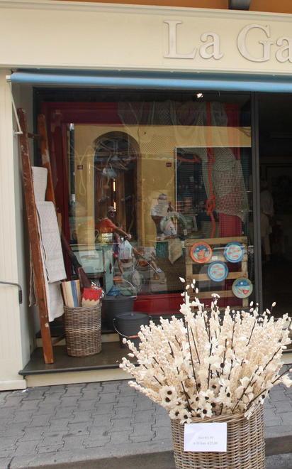 La ceramica artistica in vetrina a Viareggio 