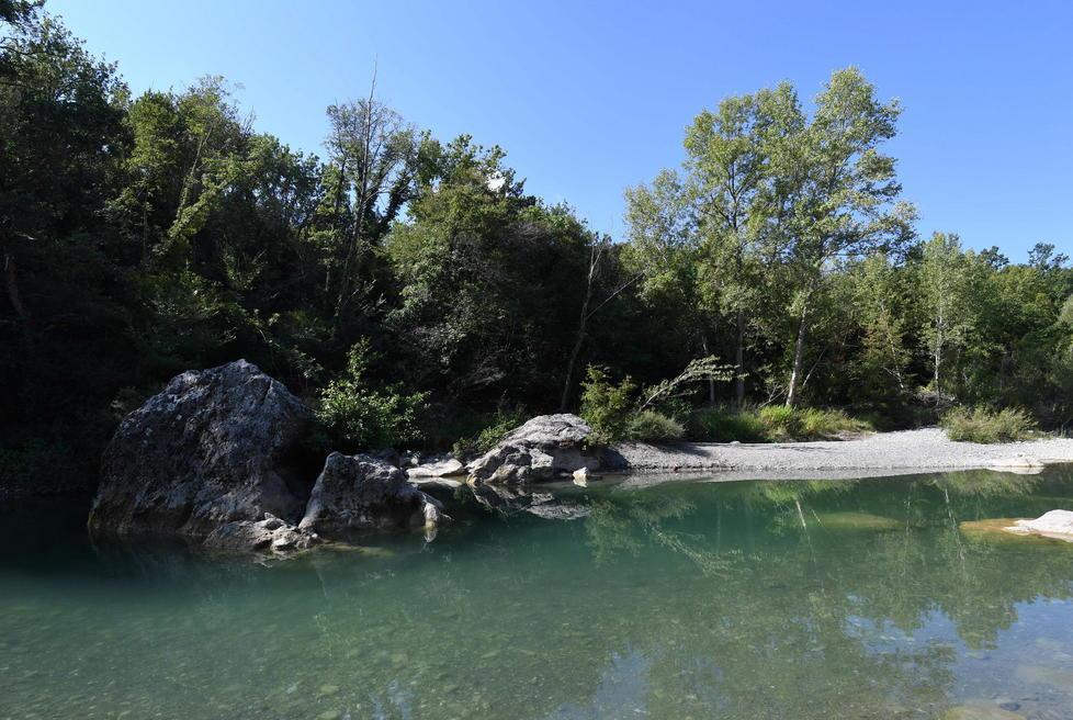 Il Comune: serve un’area di sosta prima del guado