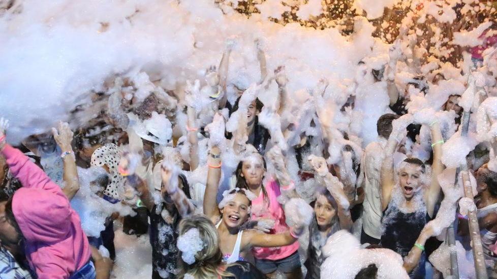 In migliaia per lo schiuma party show