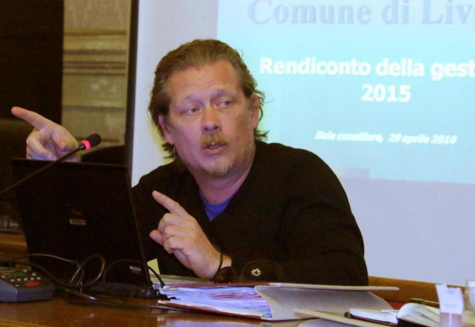 Fuga di notizie in Comune: l’impiegata contro Lemmetti: «Mi accusa di aver passato documenti» 