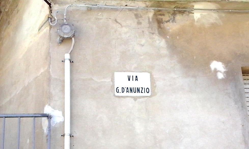 In via D’Annunzio manca una “enne”