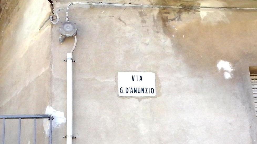 In via D’Annunzio manca una “enne”